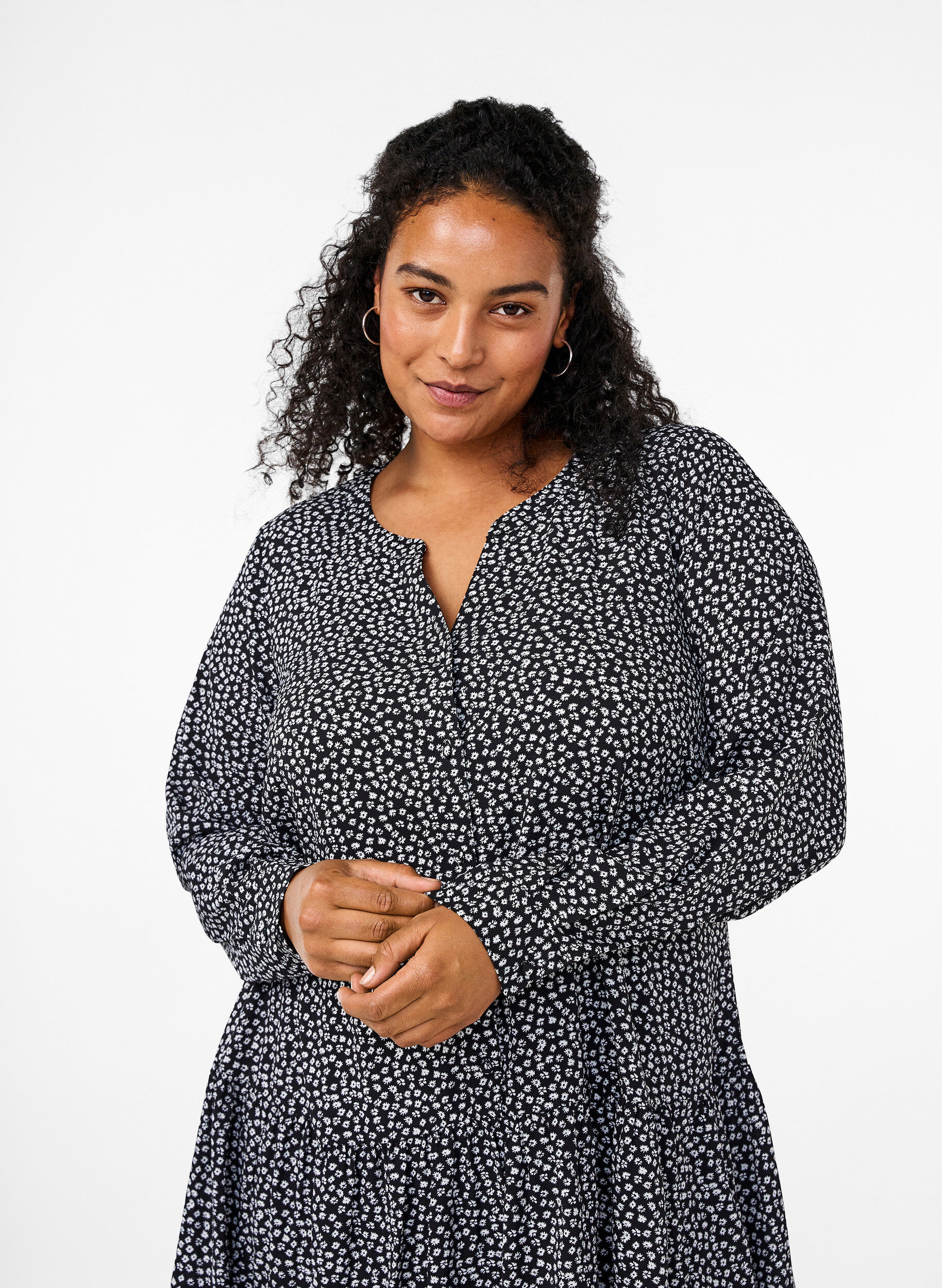 Zizzi Midi-kjole med lange ermer, Black Small Flower, Model image number 2