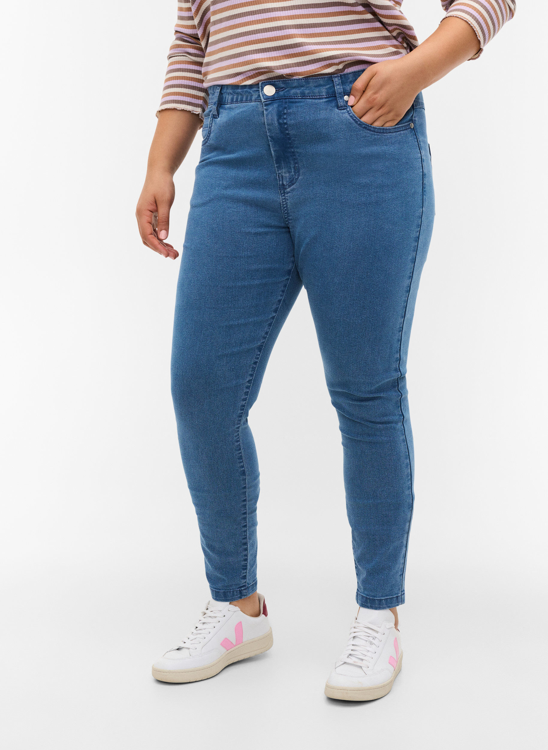 Zizzi Super slim Amy jeans med h&oslash;yt liv, Bl&aring;, Model image number 3