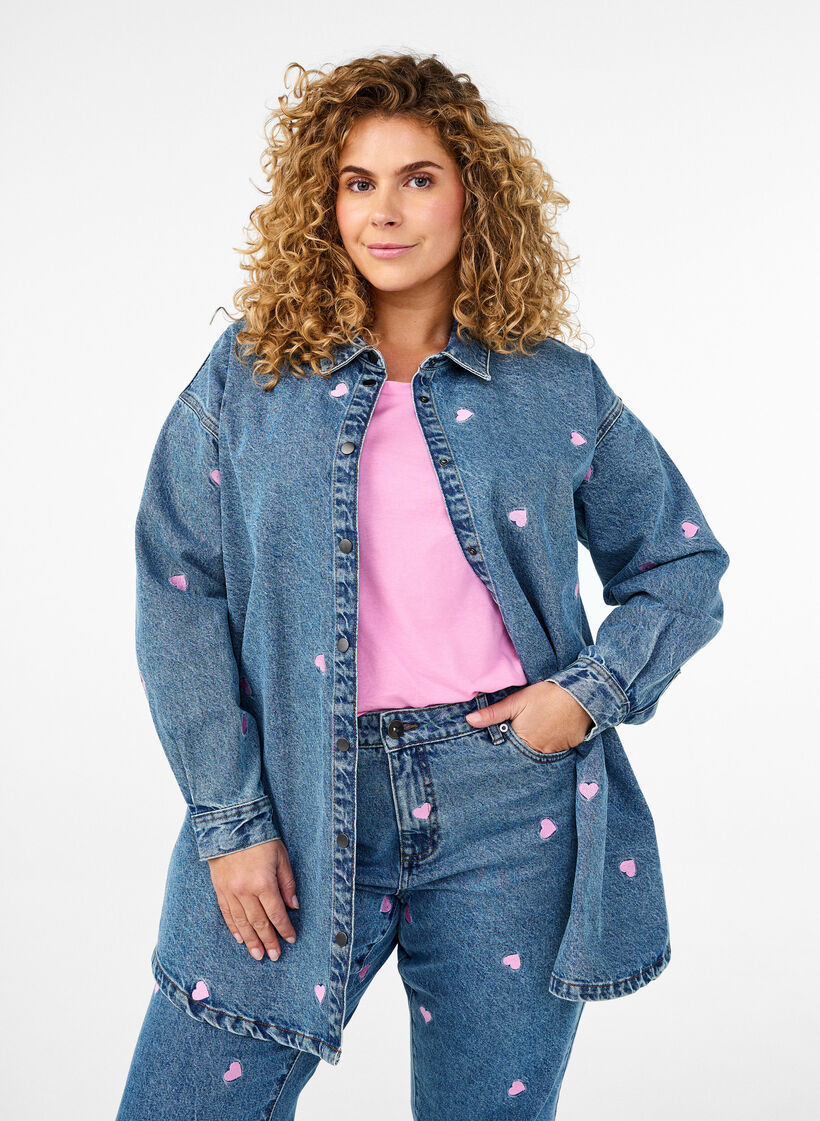 Løs denimskjorte med broderte hjerter, Light Blue Heart, Model image number 0