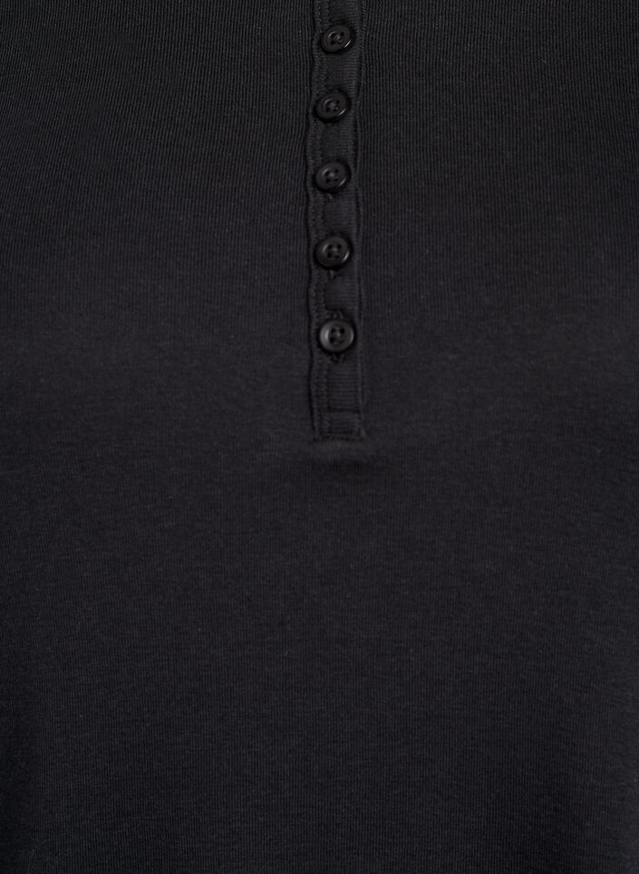 Jerseybluse med knapper og bølgede kanter, Svart, Packshot image number 2