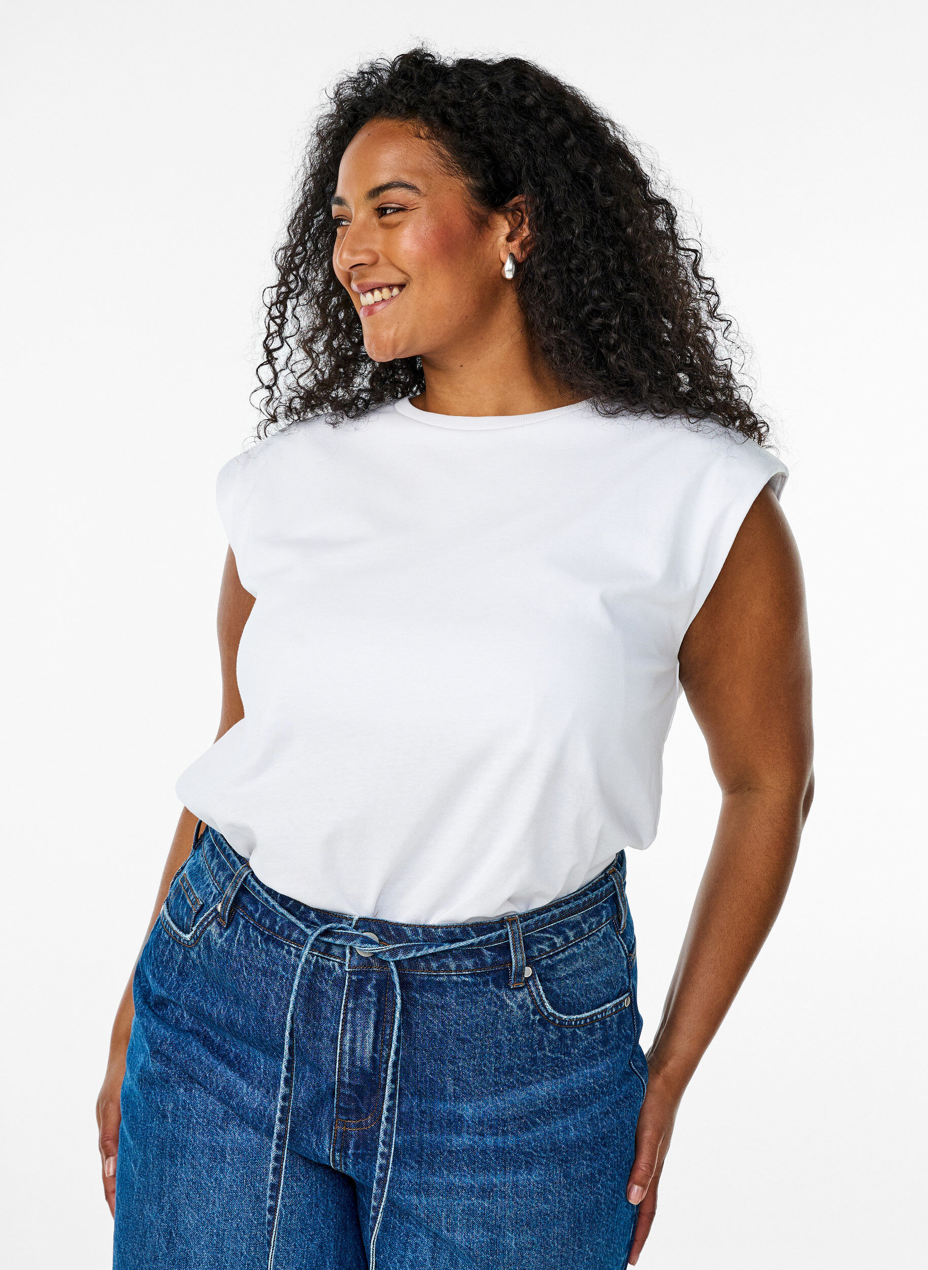 Ermel&oslash;s jerseybluse med skulderputer, Hvit, Model