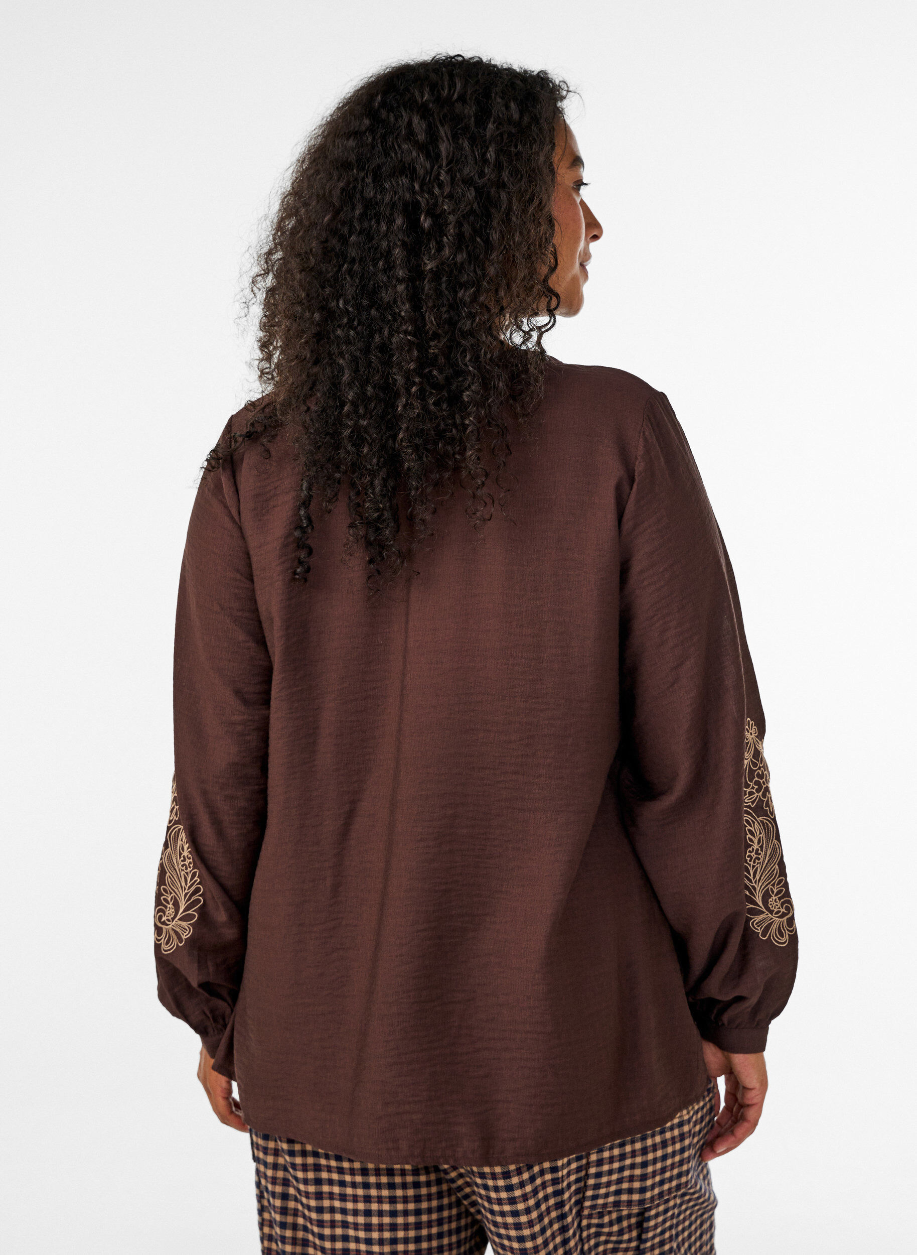 ZizziViskoseskjorte med broderte ermer, Brun, Model image number 2