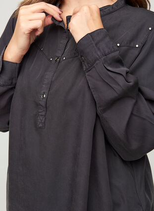 Tunika i lyocell med nagler, Black, Model image number 3