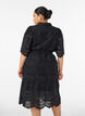Skjortekjole i broderie anglaise med knytebelte, Svart, Model image number 2