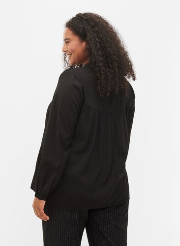 Langermet bluse i viskosemiks, Black, Model image number 1