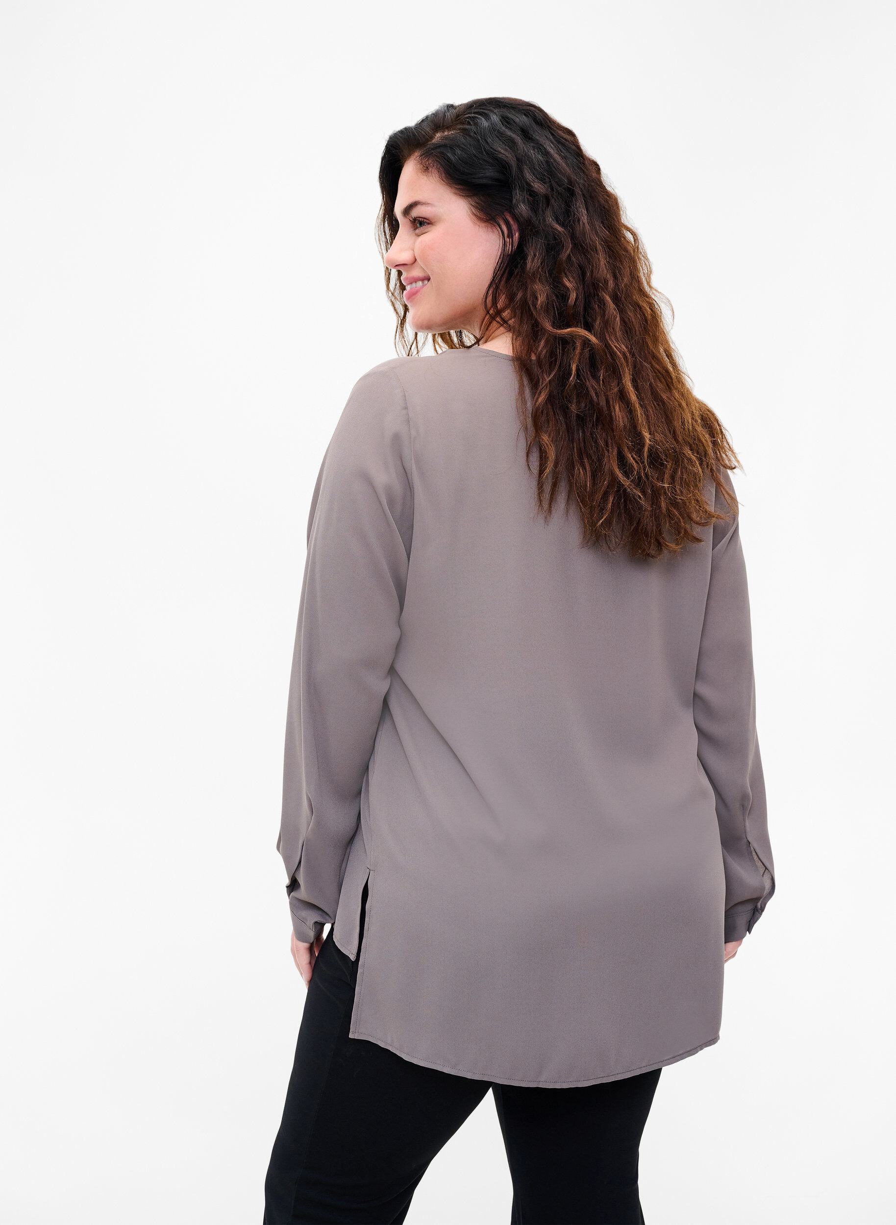 Zizzi Ensfarget skjorte med V-hals, Falcon, Model image number 1