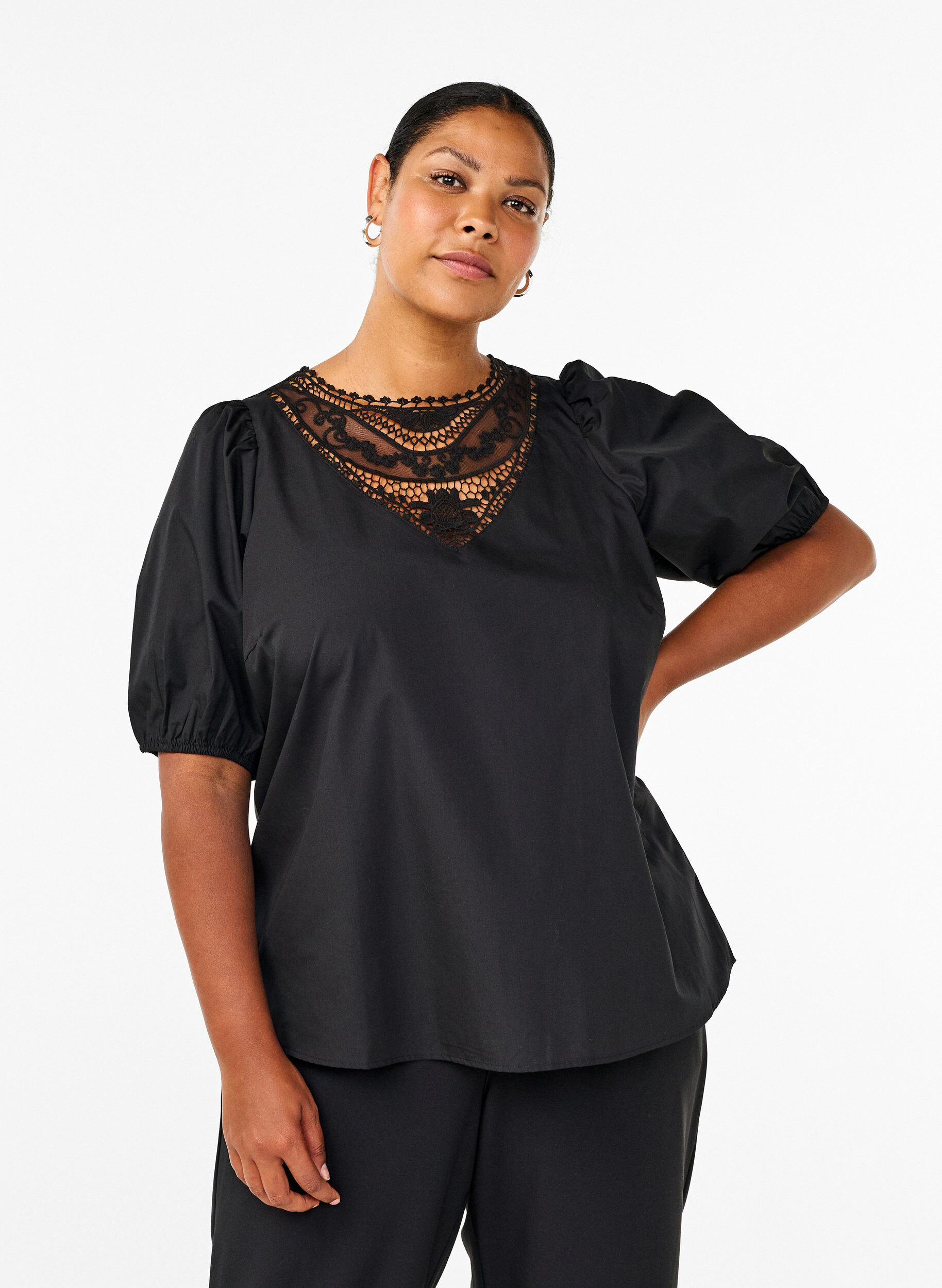 ZizziKortermet bluse med blondedetalj, Black, Model image number 0