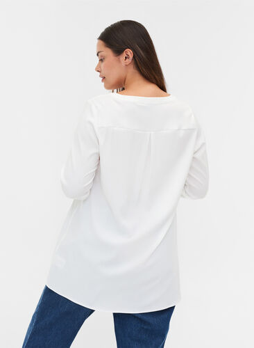 Lang ensfarget skjorte med brystlomme, Warm Off-white, Model image number 1