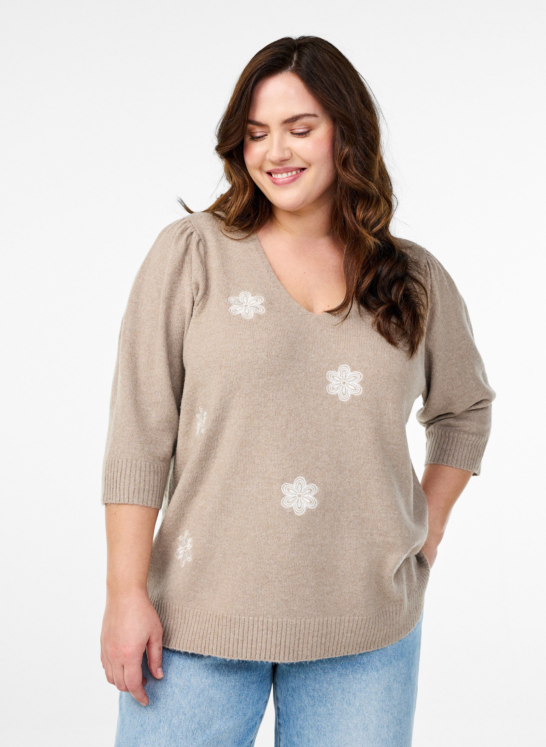 Zizzi Strikket bluse med broderte blomster, Simply Taupe Mel., Model image number 0