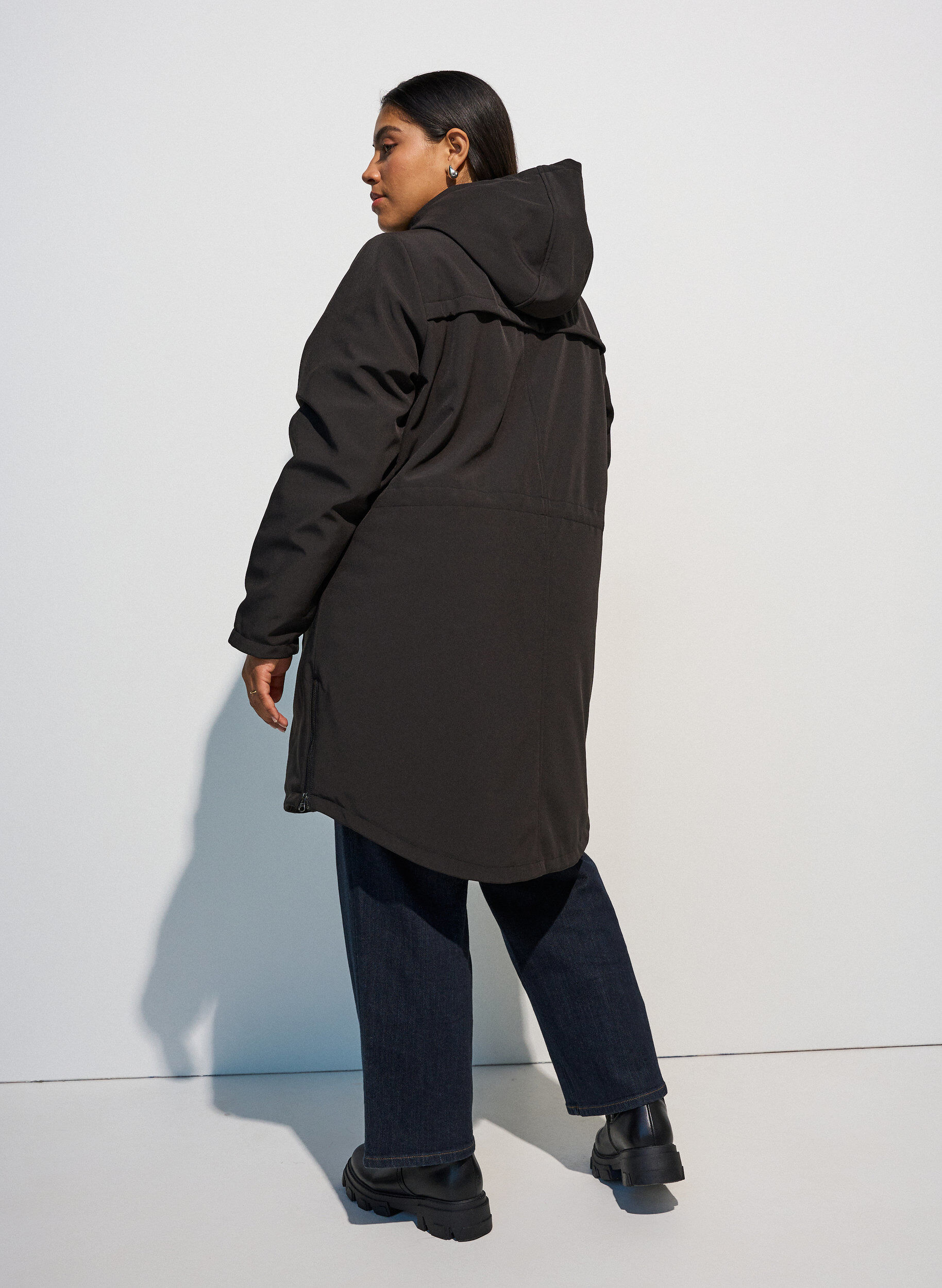 ZizziVannavvisende softshell jakke med vattert f&ocirc;r, Svart, Model image number 2