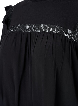 Viskosebluse med volanger og blonder, Black, Packshot image number 2