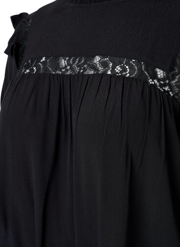 Viskosebluse med volanger og blonder, Black, Packshot image number 2