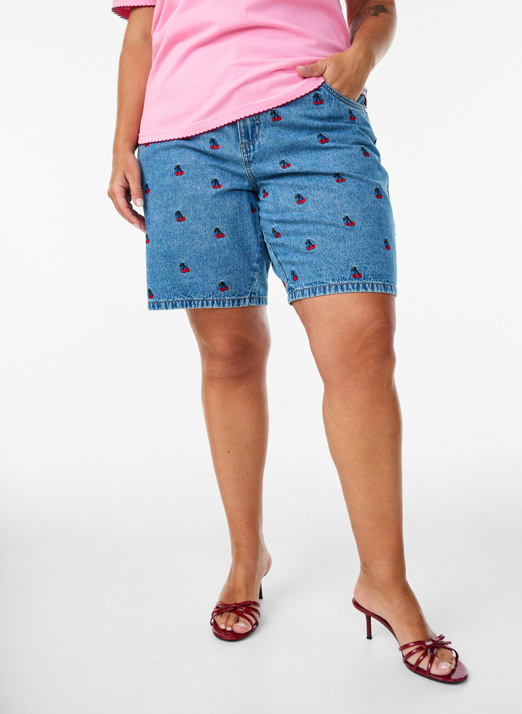 ZizziBroderte denimshorts, Bl&aring;, Model image number 3