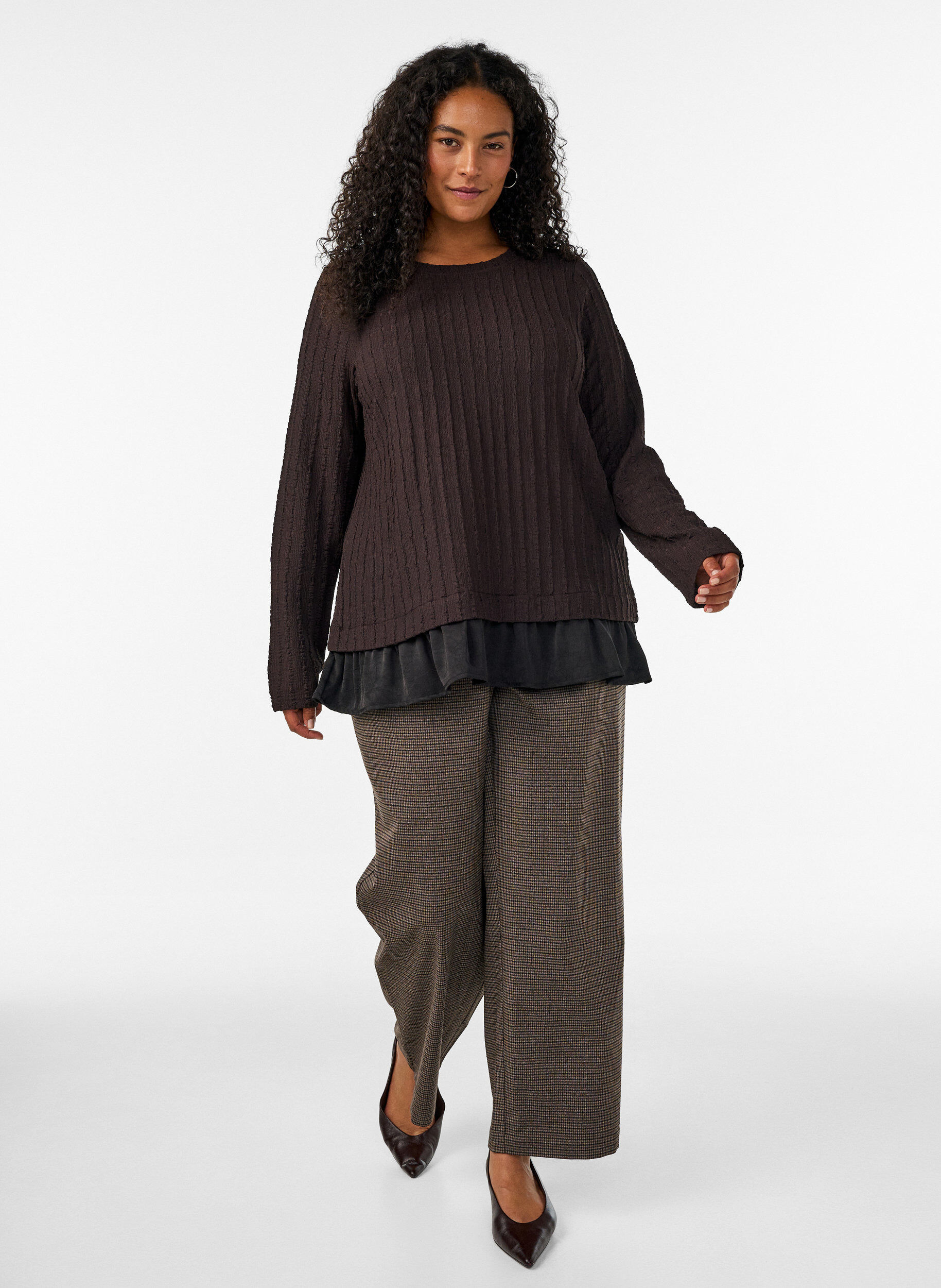 ZizziBluse med struktur og volangkant, Brun, Model image number 1