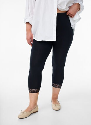 Zizzi Basis 3/4-leggings med blondekant, Svart, Model image number 0