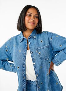 Denim chic stil med blomster.,  Denim chic stil med blomster., , Model