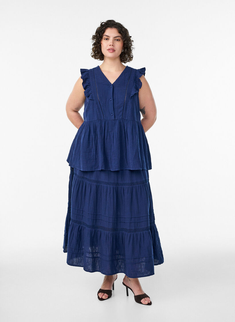 Ermel&oslash;s bluse i bomullsmusselin med volanger, Bl&aring;, Model image number 1