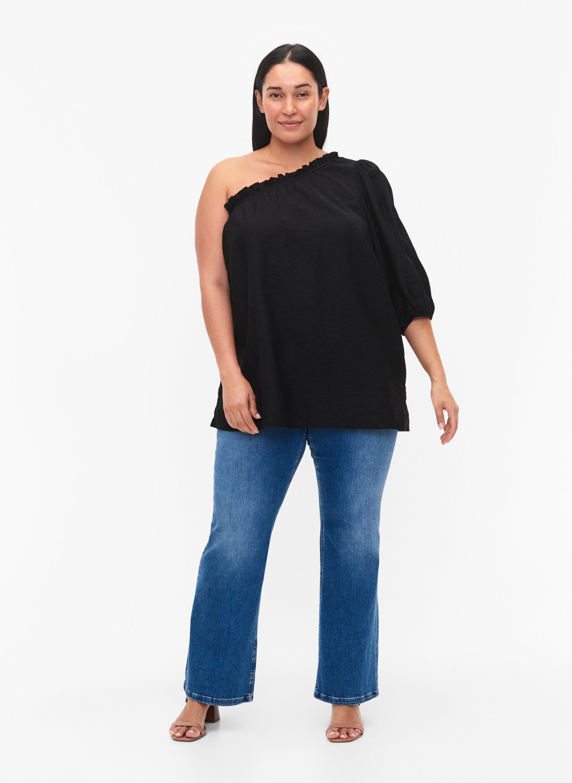 Zizzi One-shoulder bluse i viskose, Svart, Model image number 1