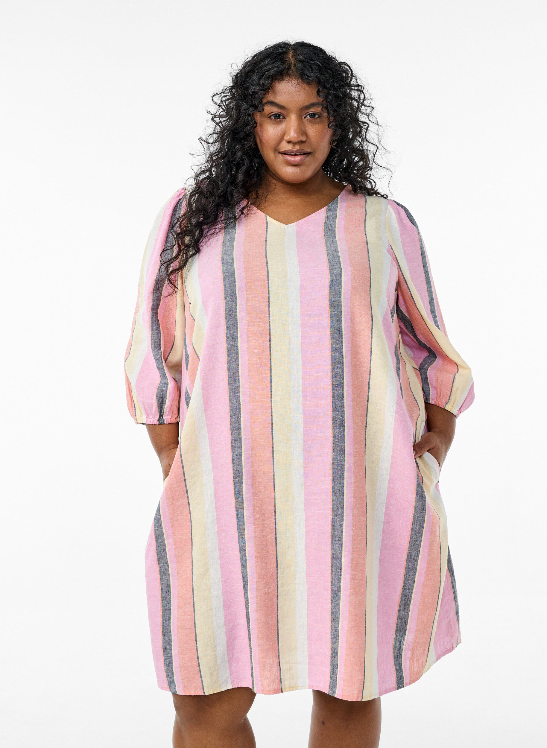 Zizzi Kort kjole i lin og viskose med 3/4 ermer, Gul, Model image number 0