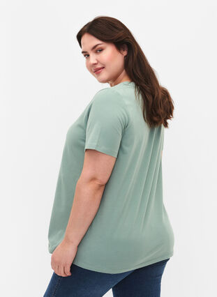 Ensfarget basis T-skjorte i bomull, Chinois Green, Model image number 1