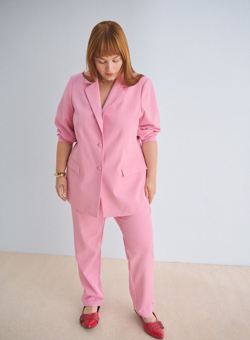 Lyserødt jakkesæt, , Model