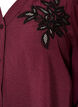 Skjortebluse med broderte blomsterapplikasjoner, R&oslash;d, Packshot image number 2