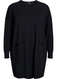 Kort strikkjole med midtsøm og lommer, Svart