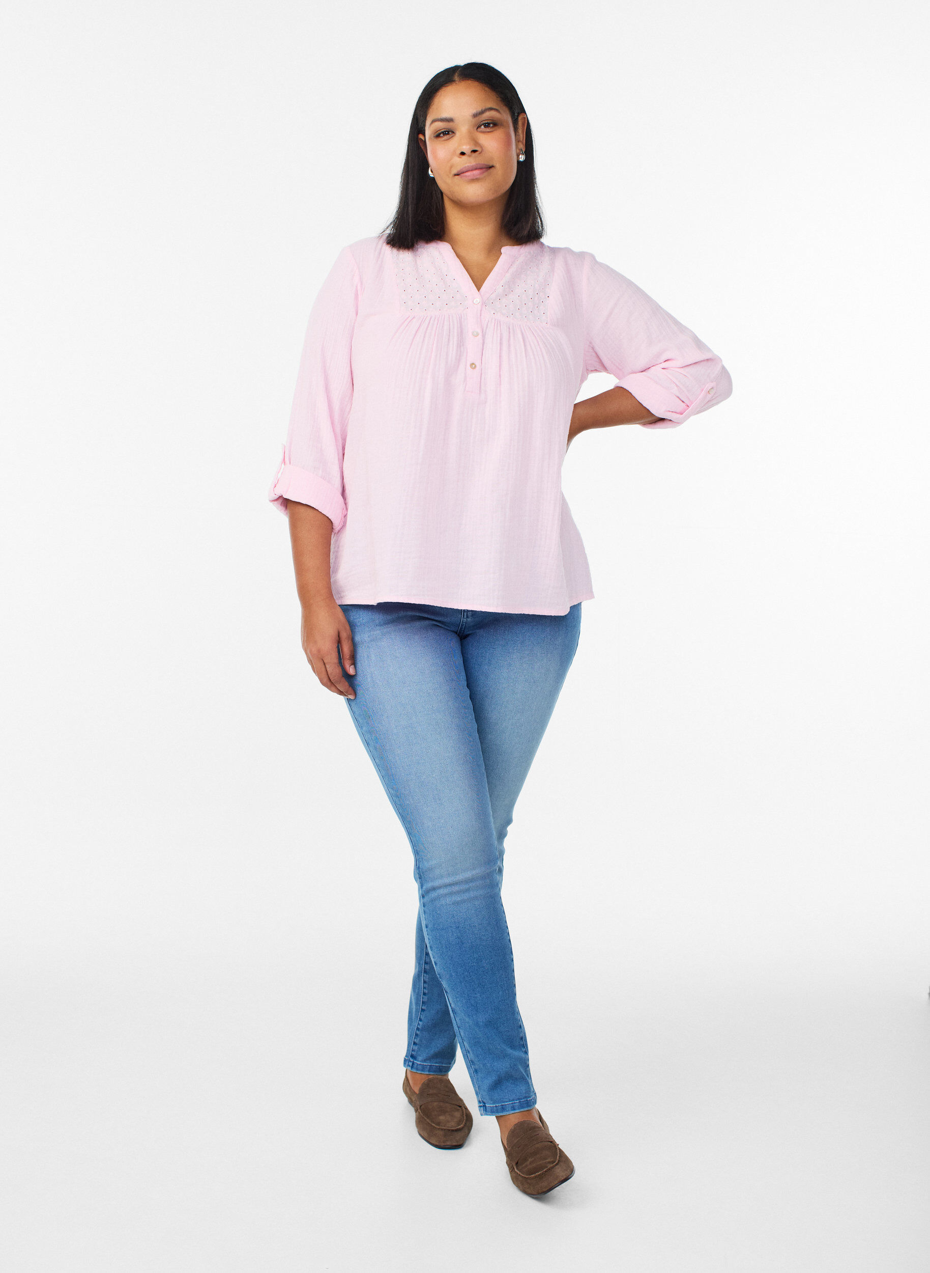 Slim fit Emily jeans med normal h&oslash;yde i livet, Bl&aring;, Model