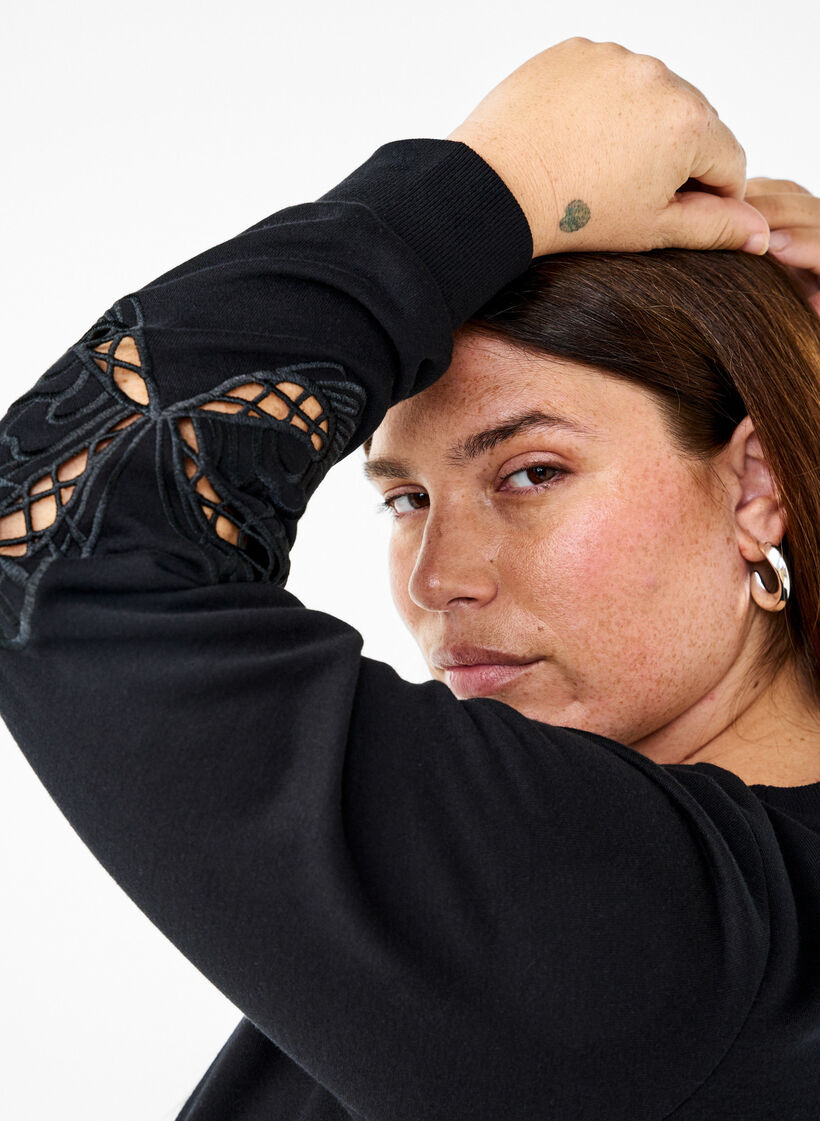 Genser med broderte utskjæringer, Black, Model image number 2