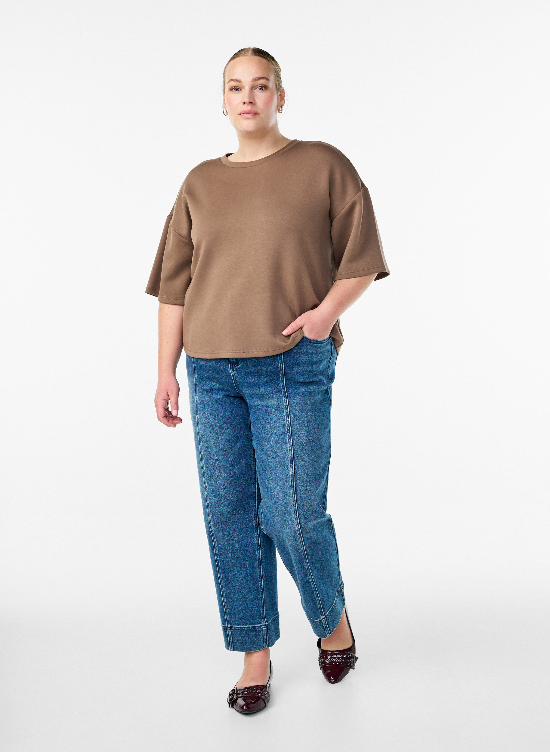Zizzi Kort loose fit t-skjorte i modalblanding, Brun, Model image number 1