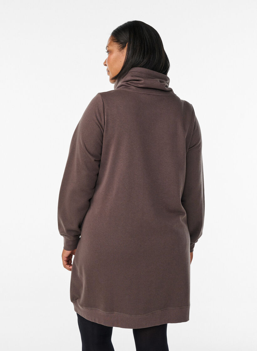 Kort genserkjole med h&oslash;y hals og lommer, Brun, Model image number 2