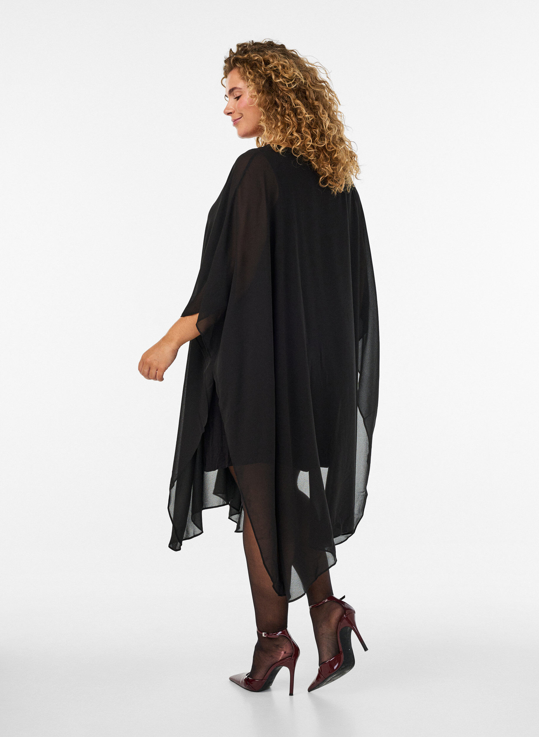 ZizziKort chiffonkjole med V-hals, Svart, Model image number 1