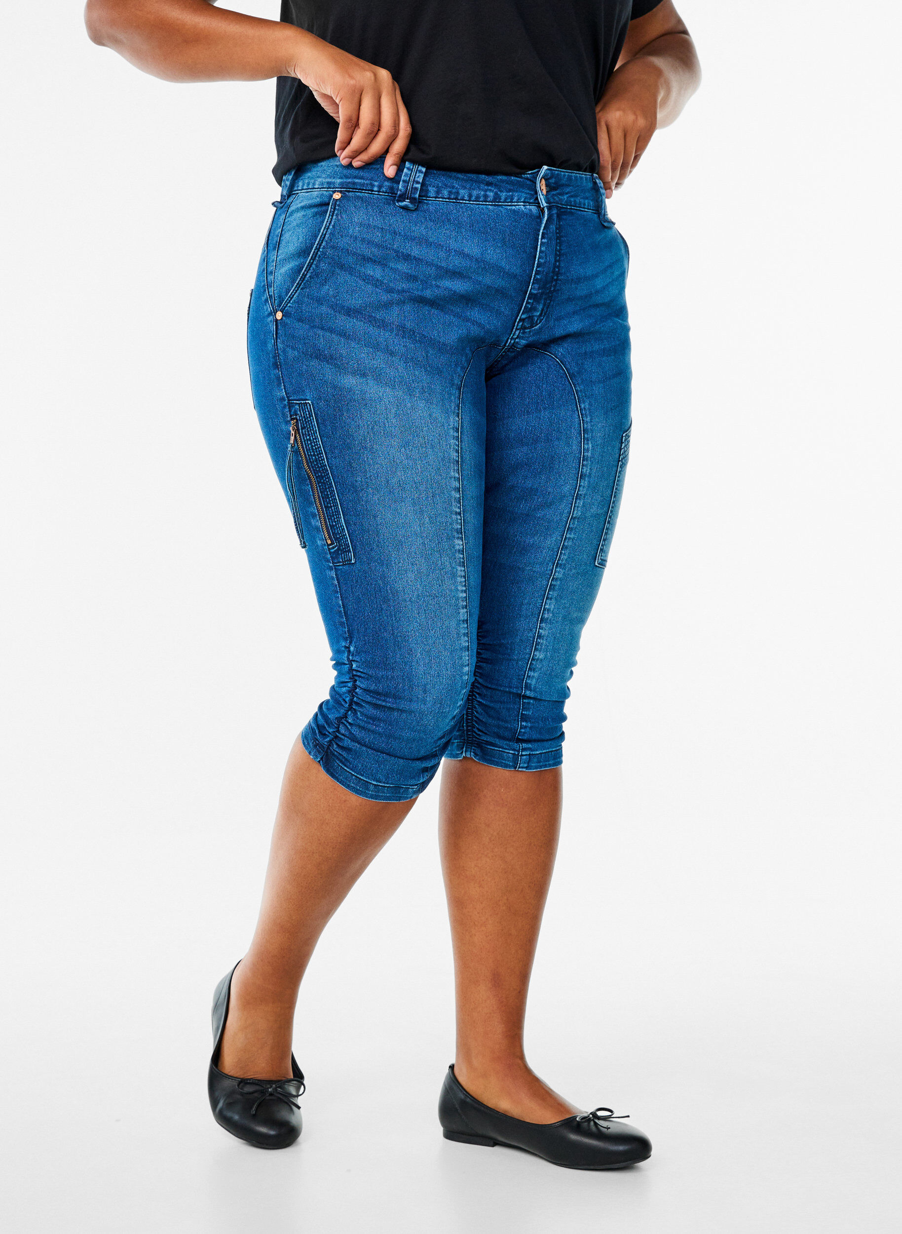 ZizziSlim-fit capri-jeans med lommer, Bl&aring;, Model image number 2