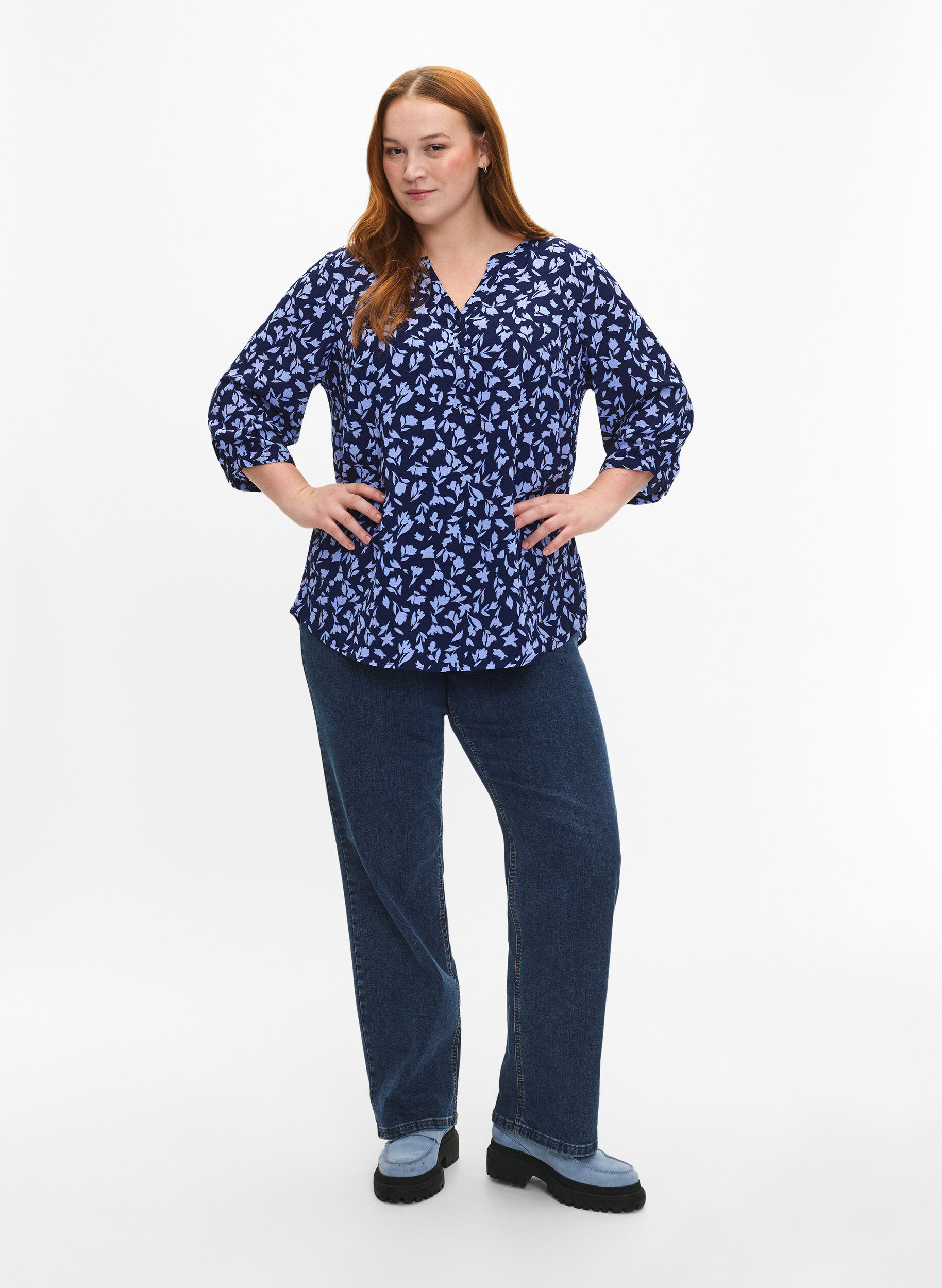 Zizzi Blomstret bluse med 3/4-ermer, M. Blue Flower AOP, Model image number 2