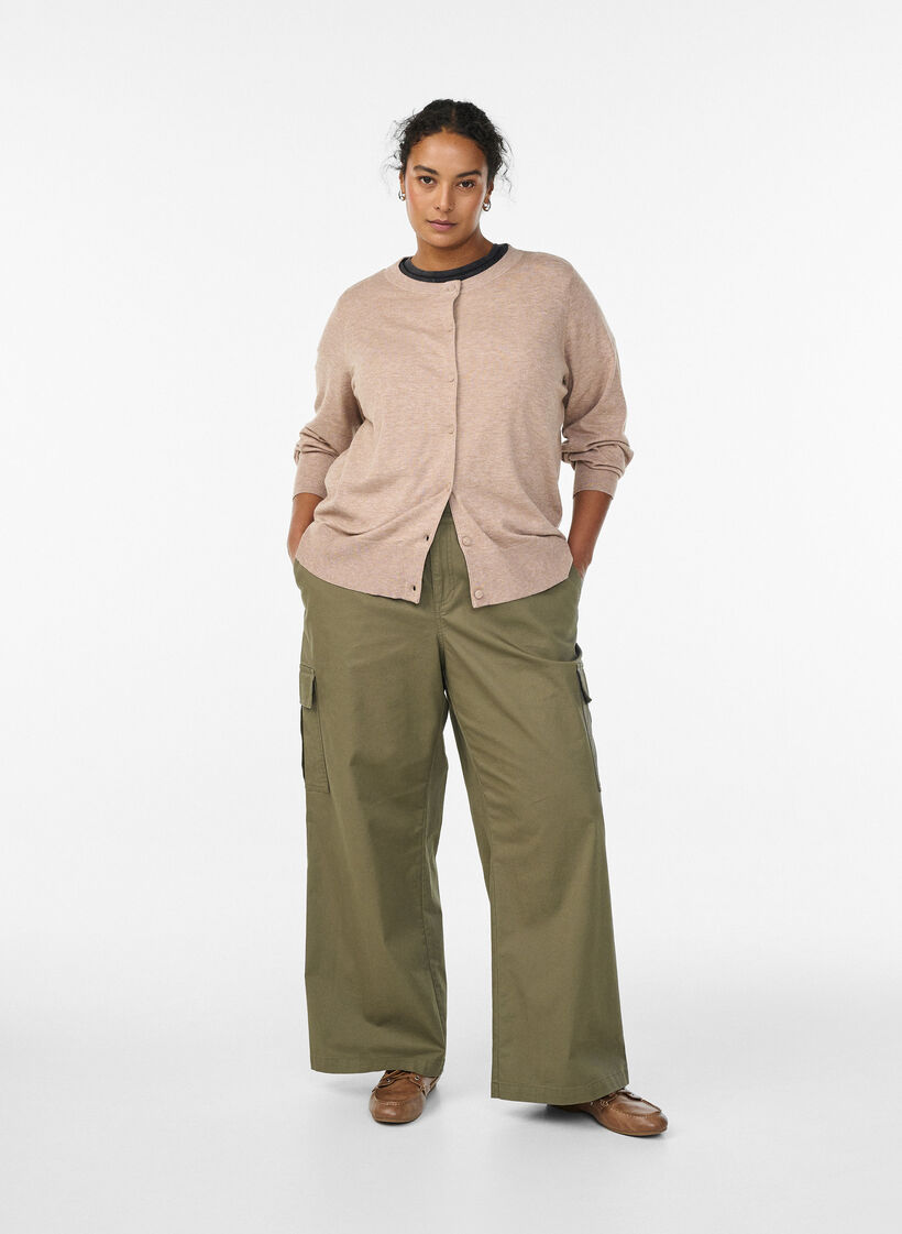 Cardigan med rund hals og stofftrukne knapper, Beige, Model image number 1