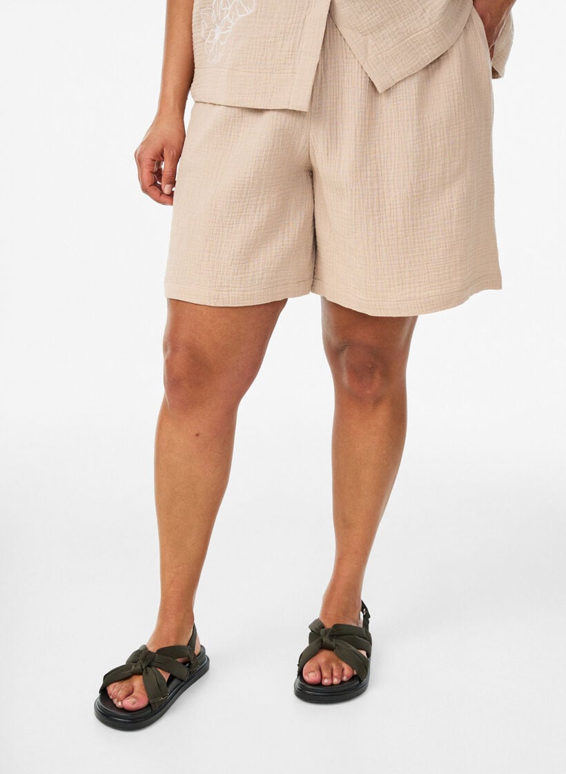 Bomullsmuslin-skjorte med broderte detaljer, Beige, Model image number 3