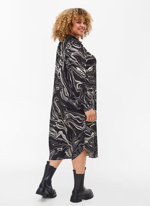 Skjortekjole i viskose med mønster, Black Swirl AOP, Model image number 1