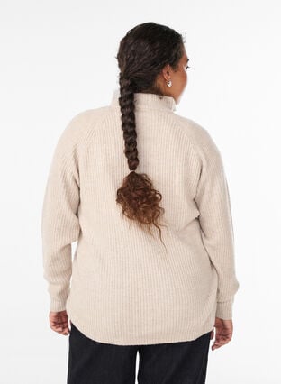 Zizzi Strikket genser med høy hals og harlekintrykk, Beige, Model image number 2