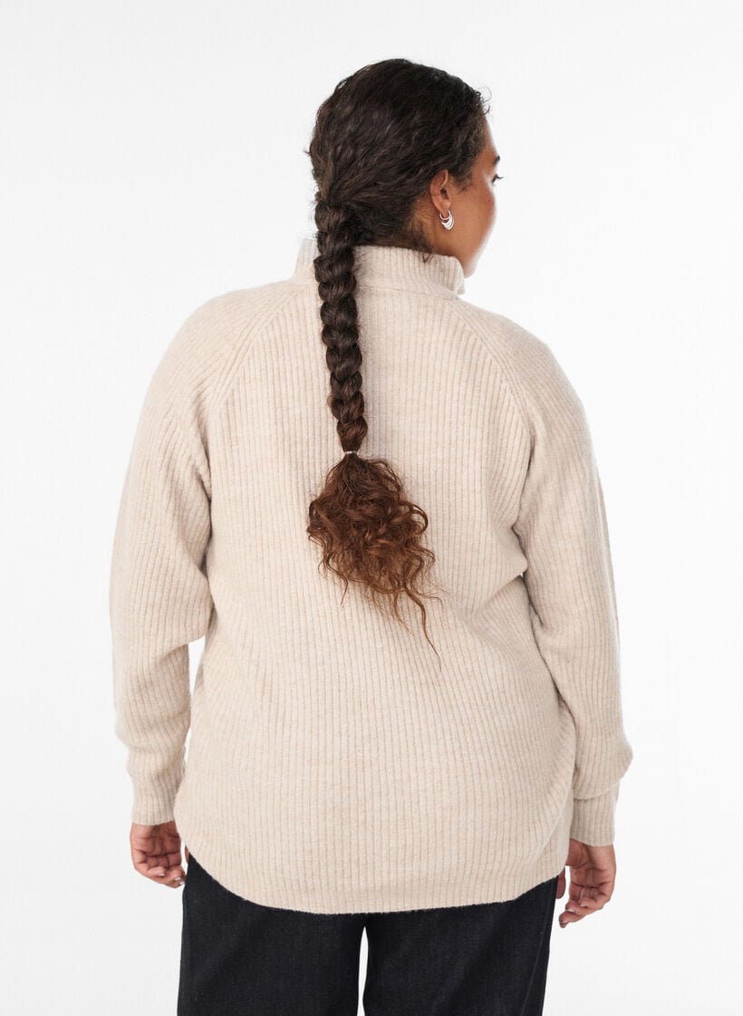 Strikket genser med høy hals og harlekintrykk, Beige, Model image number 2