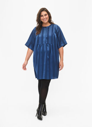Zizzi A-lineskåret kjole med striper og halvlange ermer, Titan, Model image number 2