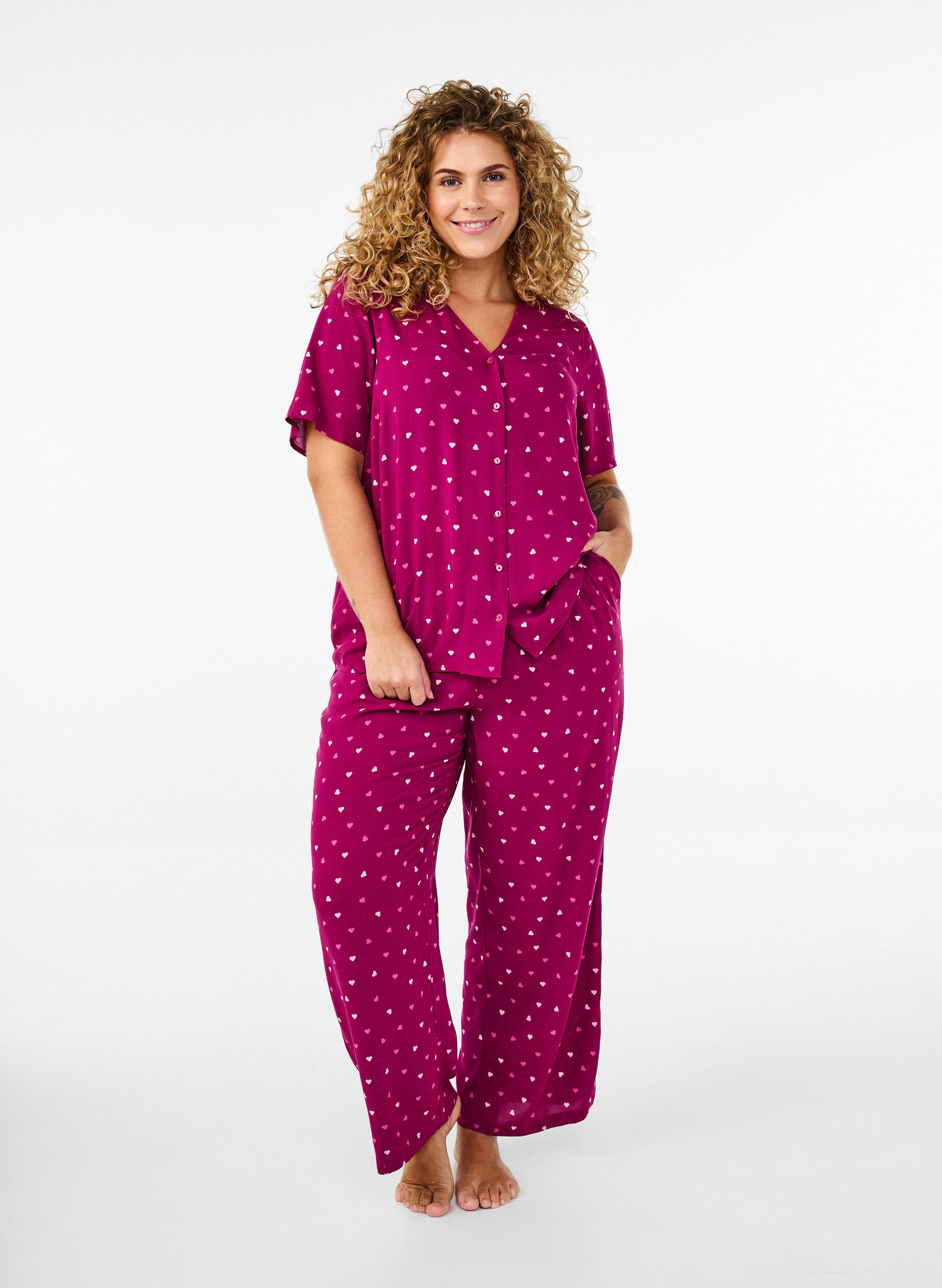 Zizzi Loose fit pysjamasbukser med hjerter, Boysenberry w. Heart, Model image number 0