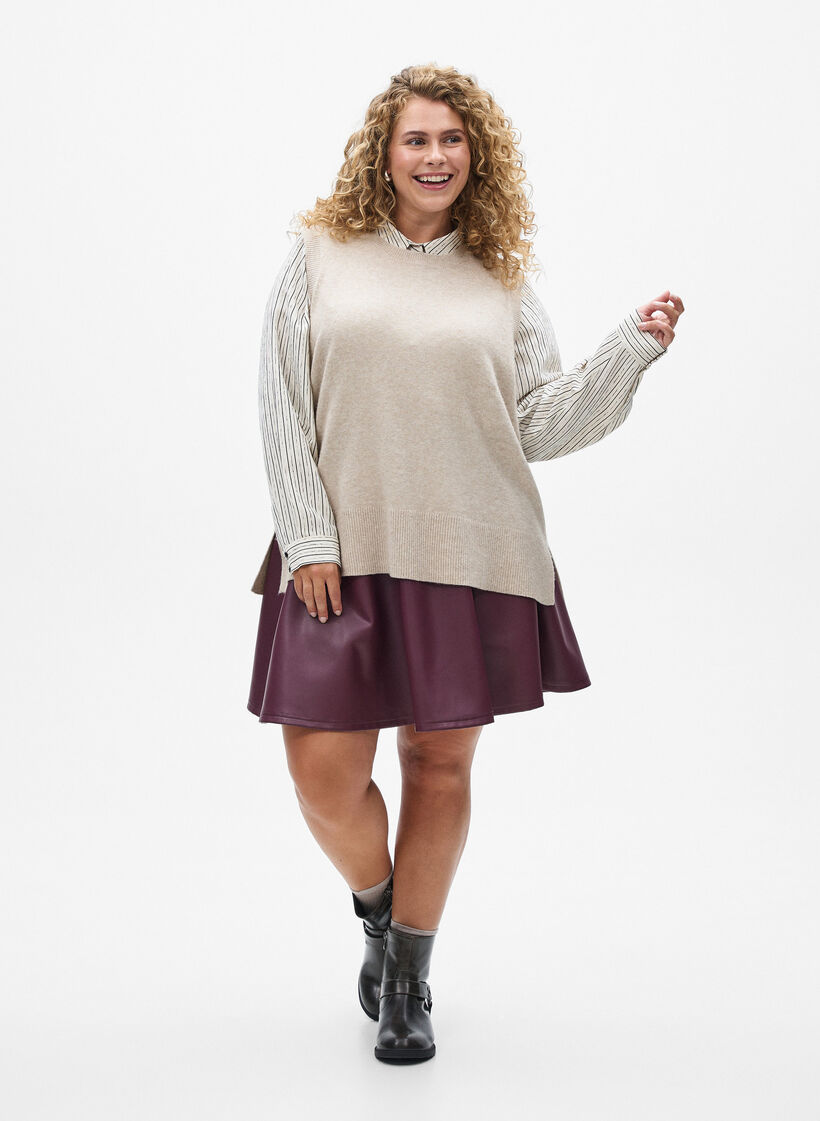 Kort skaterskjørt i imitert skinn, Vineyard Wine, Model