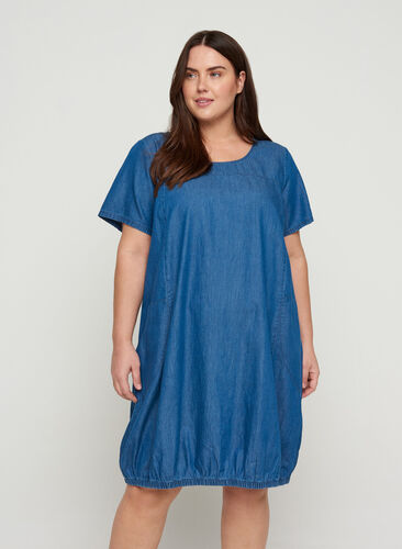 Kortermet denimkjole med lommer, Blue denim, Model image number 0
