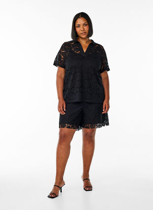 Zizzi Loose fit blonde shorts, Svart, Model image number 1