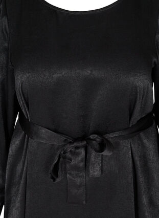 Kjole med struktur og puffermer, Black, Packshot image number 2