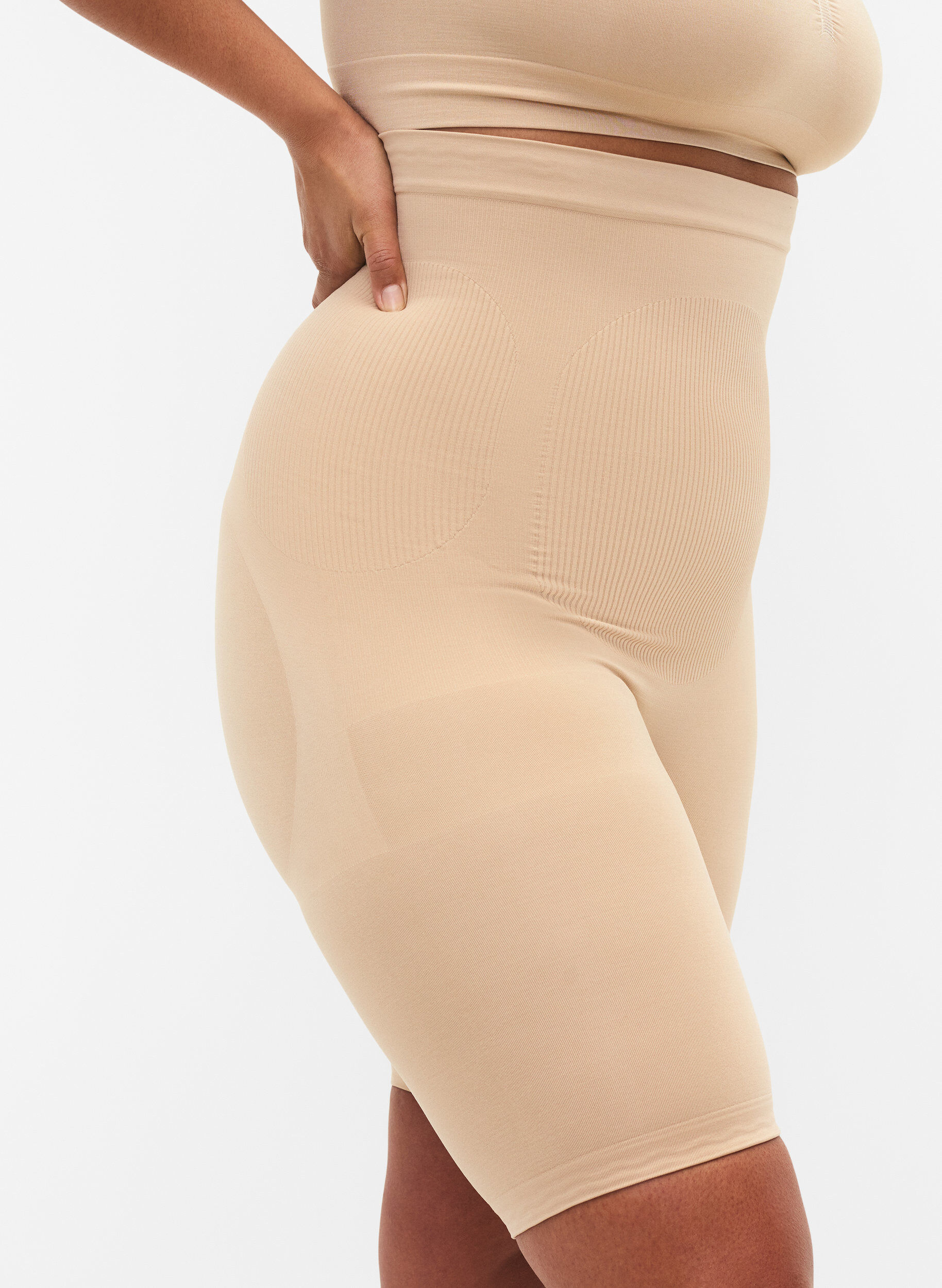 Zizzi Shapewear shorts med h&oslash;yt liv, Beige, Model image number 3