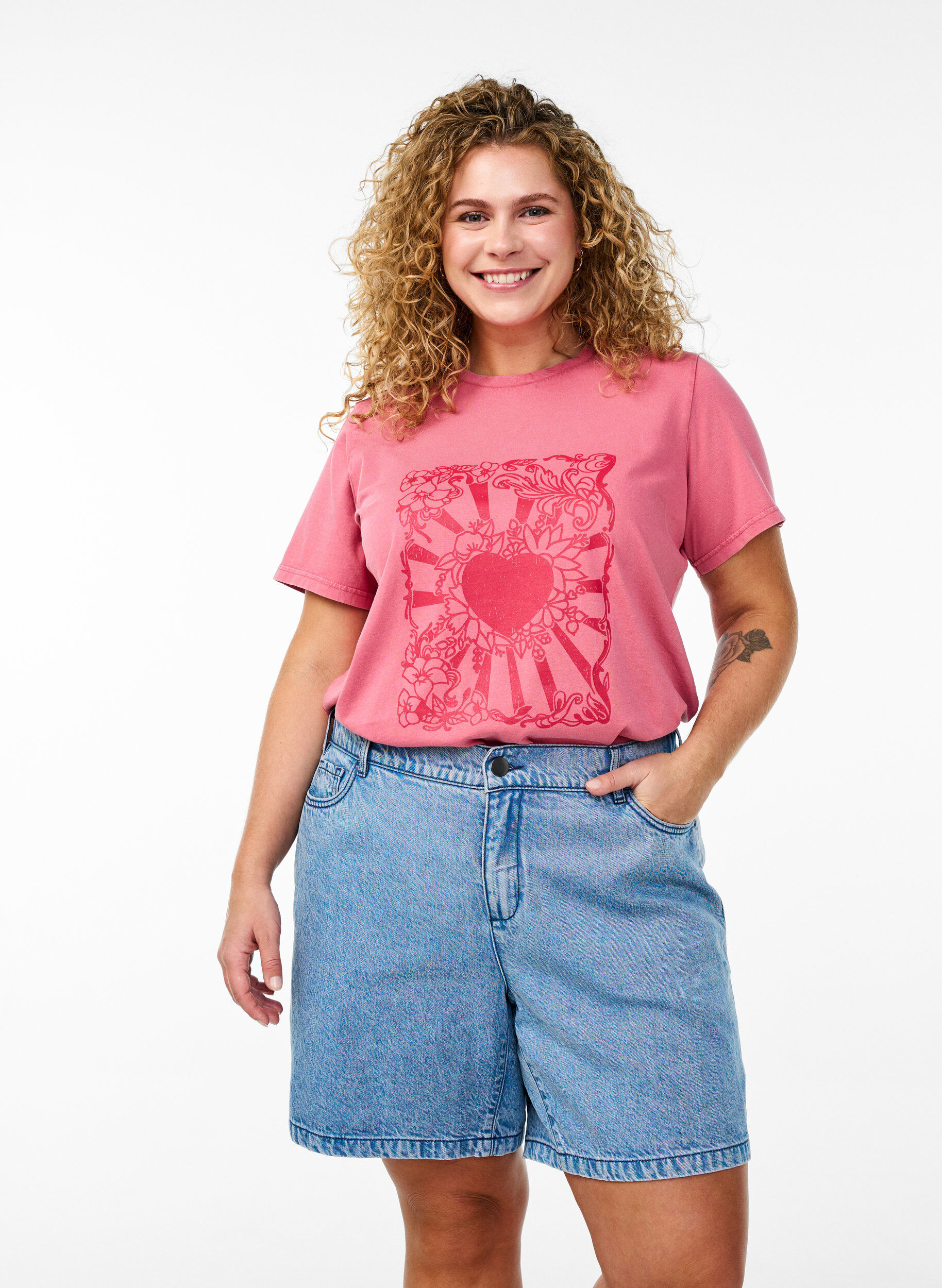 Zizzi L&oslash;se denimshorts med h&oslash;y midje, Bl&aring;, Model image number 0