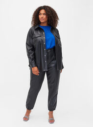 Bukser i imitert skinn, Black, Model