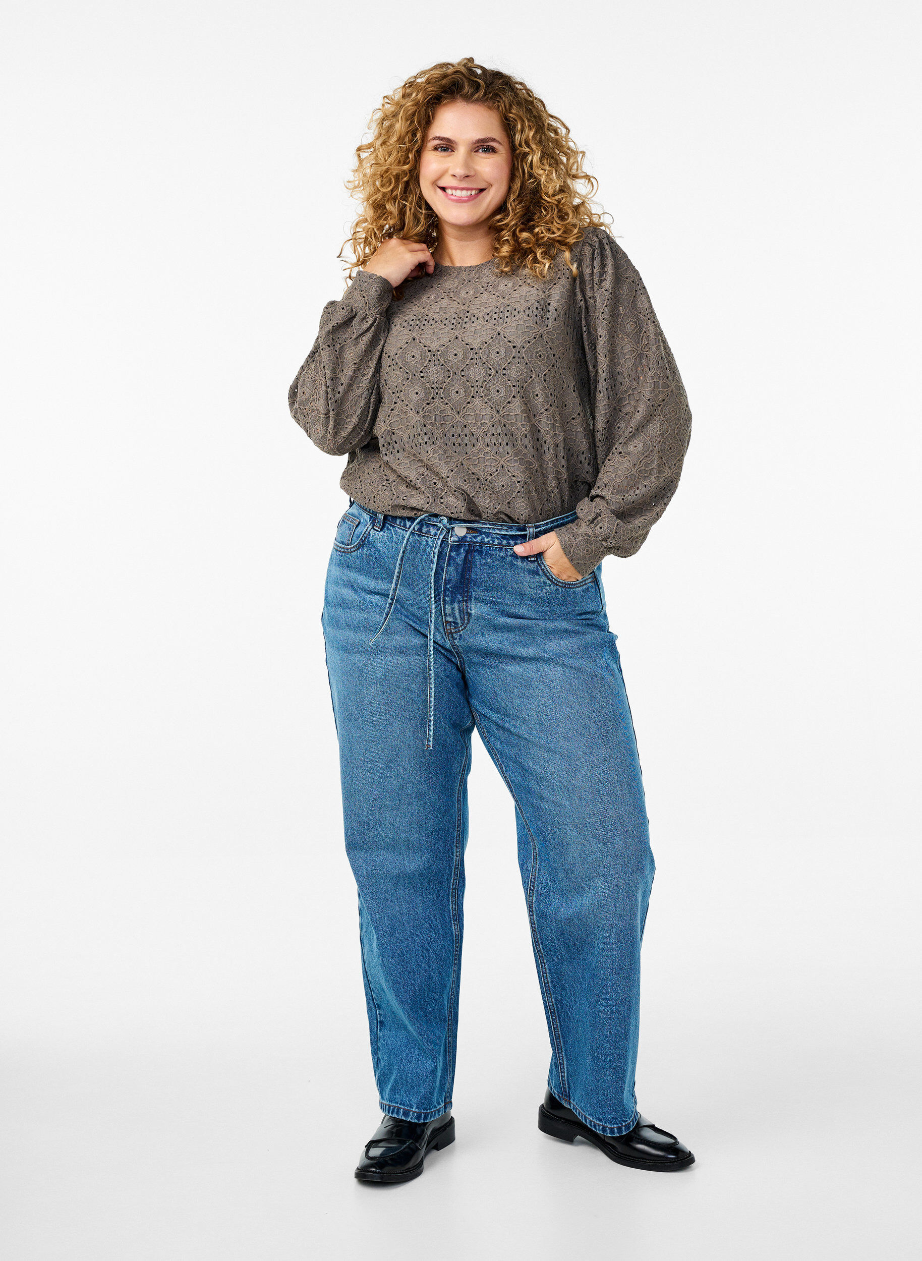 Zizzi Langermet bluse med et &aring;pentsarbeidsm&oslash;nster, Brun, Model image number 1