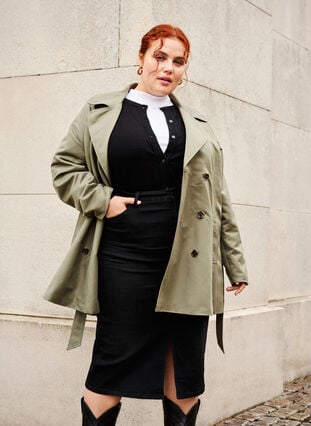 Zizzi Kort trenchcoat med belte, Grønn, Image image number 0